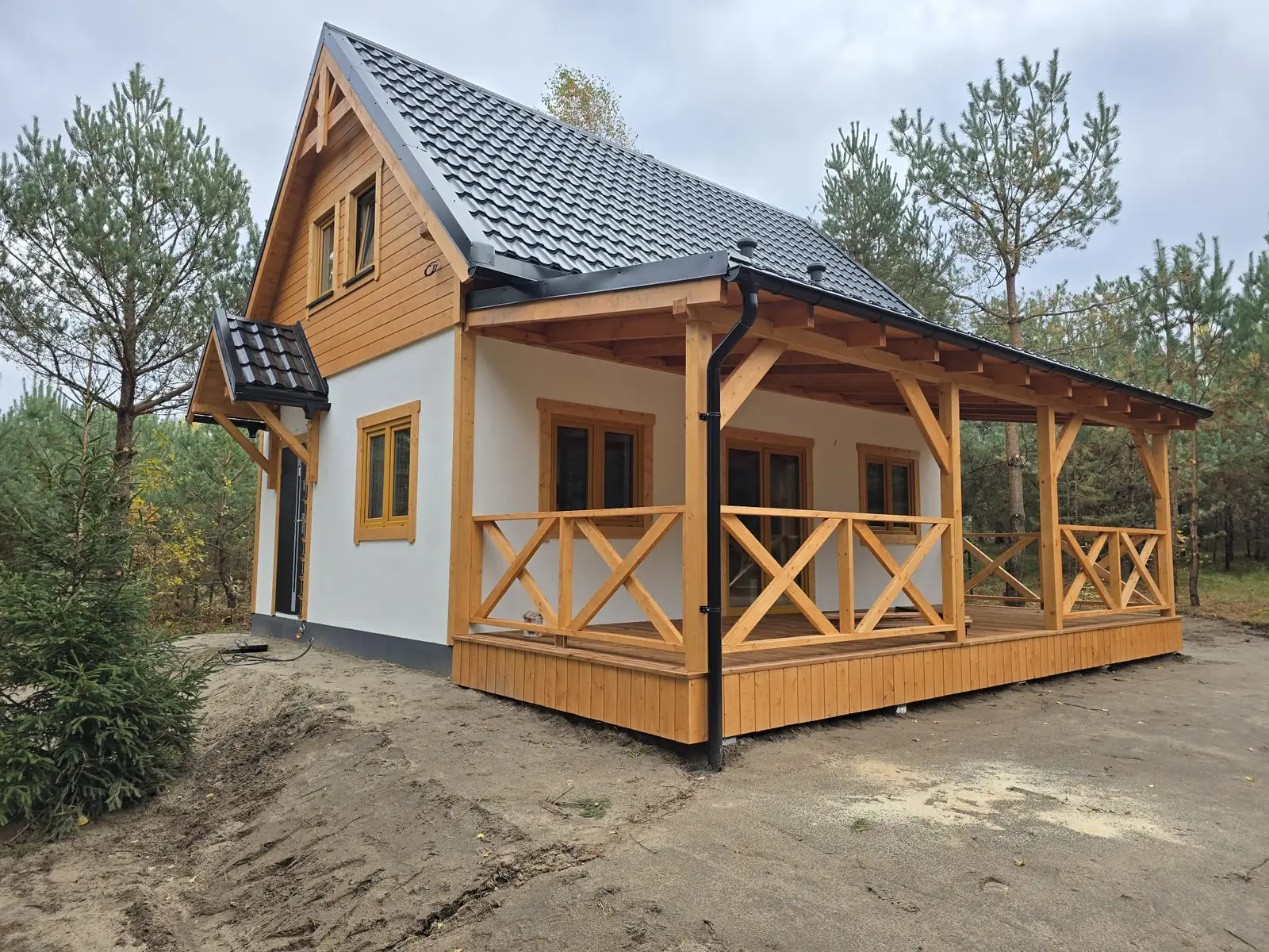 Dom piętrowy 83 m² od strony bocznej