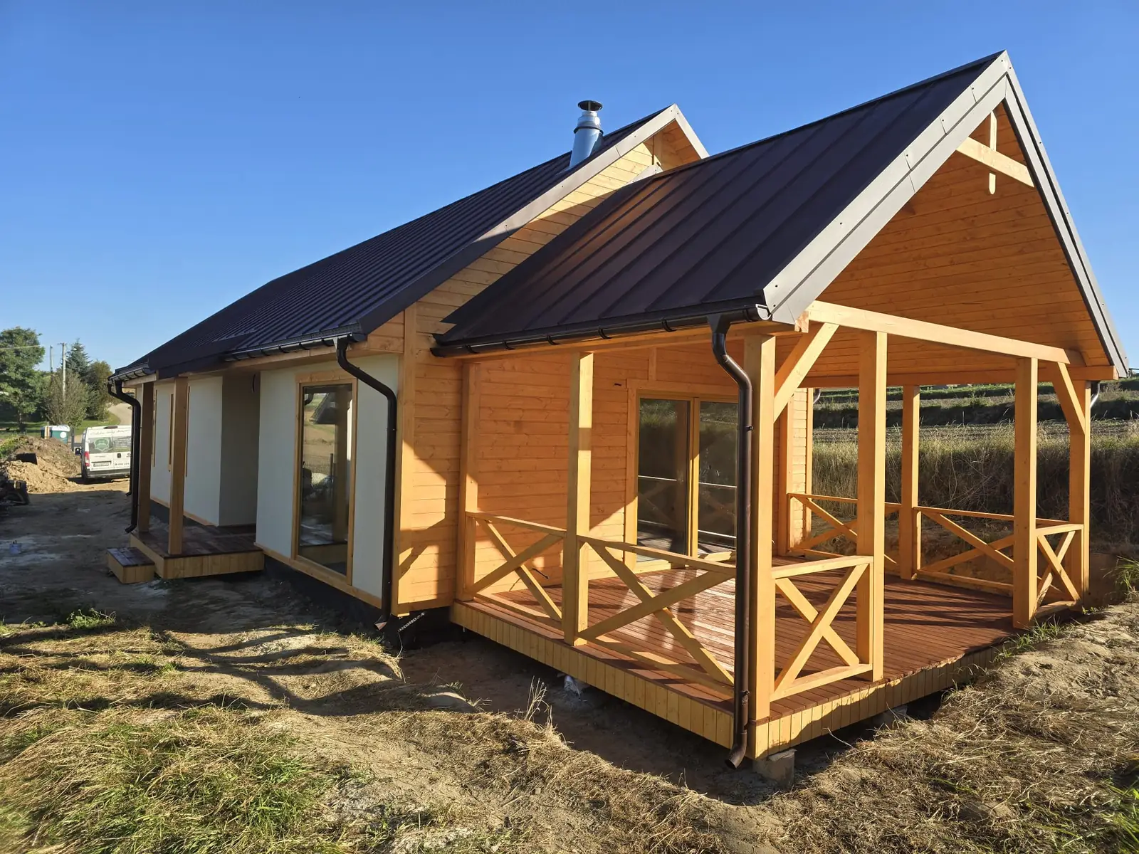 Parterowy dom drewniany 86 m² z zadaszoną werandą